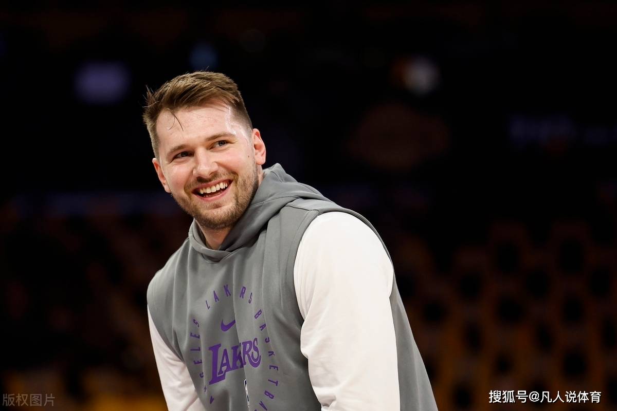 东契奇重要时刻战术调整,美国队带队取胜!赛场气氛高涨的简单介绍 东契奇重要时刻战术调整,美国队带队取胜!赛场气氛高涨的简单介绍