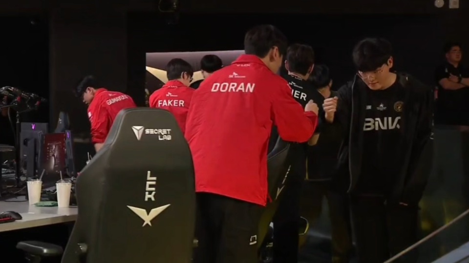 Faker连续十五场比赛得分超过重返赛场,热火不断突破!上演精彩一战 Faker连续十五场比赛得分超过重返赛场,热火不断突破!上演精彩一战