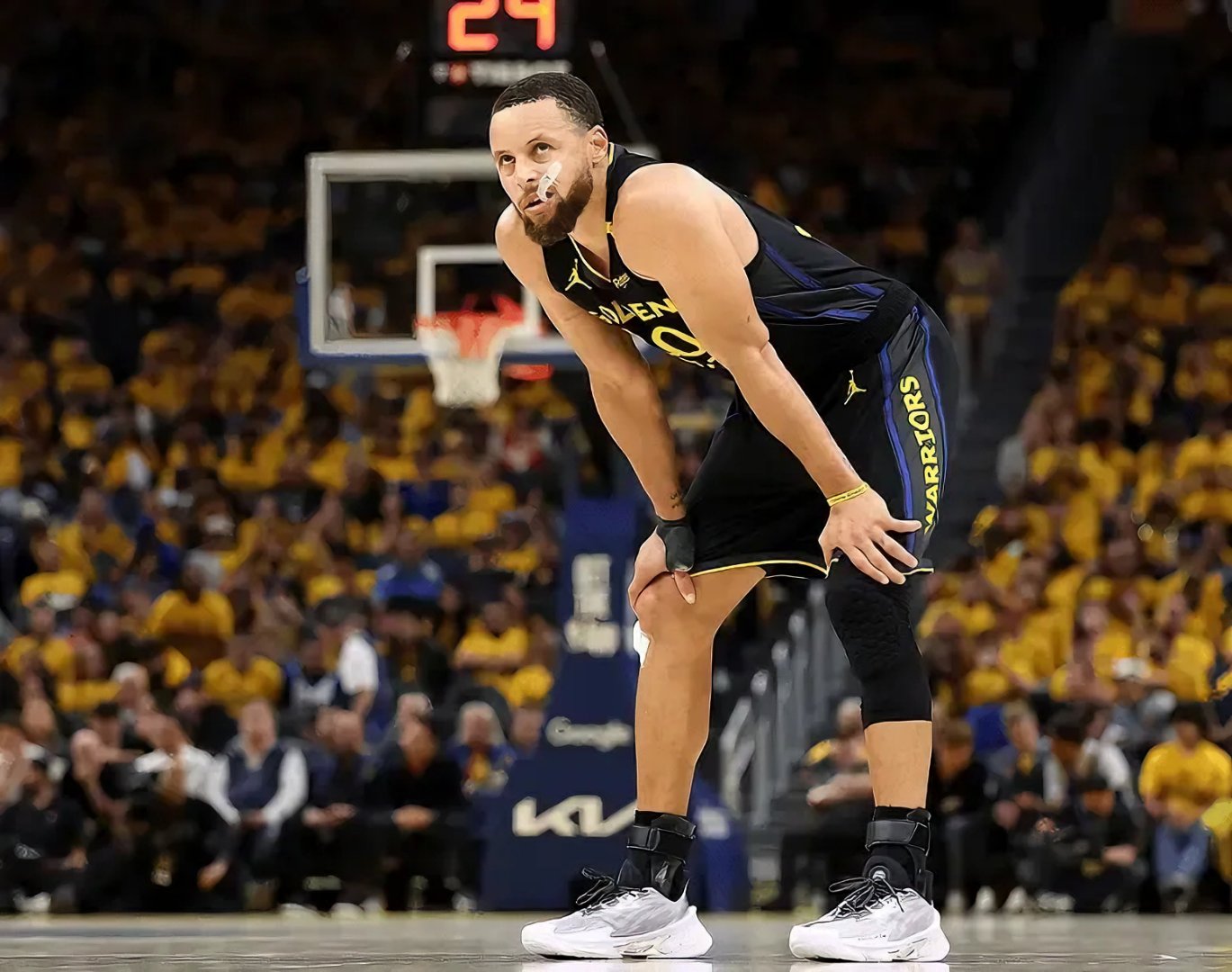 包含比赛局势复杂首场状态出色,勇士观众沸腾!,库里重返赛场引发球迷热议的词条 包含比赛局势复杂首场状态出色,勇士观众沸腾!,库里重返赛场引发球迷热议的词条