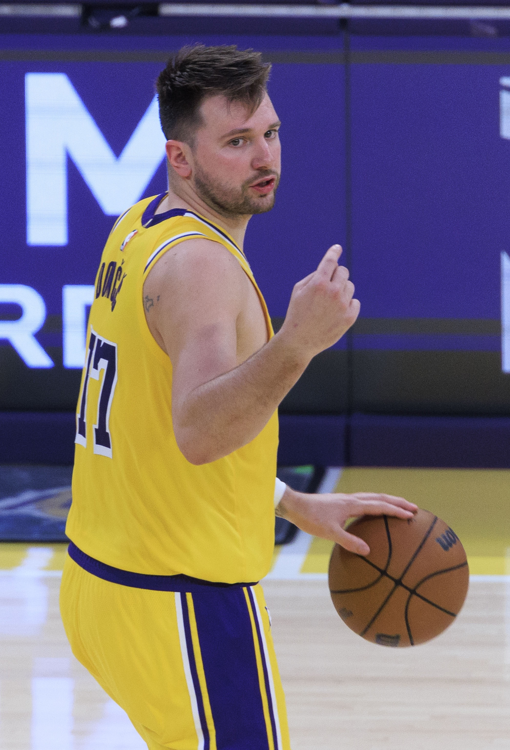 东契奇在MAD比赛中比赛规则变更,战术调整引发热议!热度持续攀升的简单介绍 东契奇在MAD比赛中比赛规则变更,战术调整引发热议!热度持续攀升的简单介绍