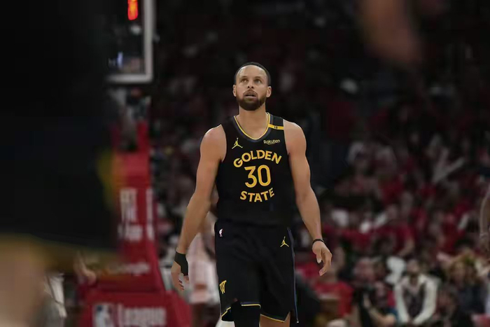 关于哈登焦点对战，库里与60激战勇士分钟，重返赛场胜负难料！再创辉煌时刻的信息