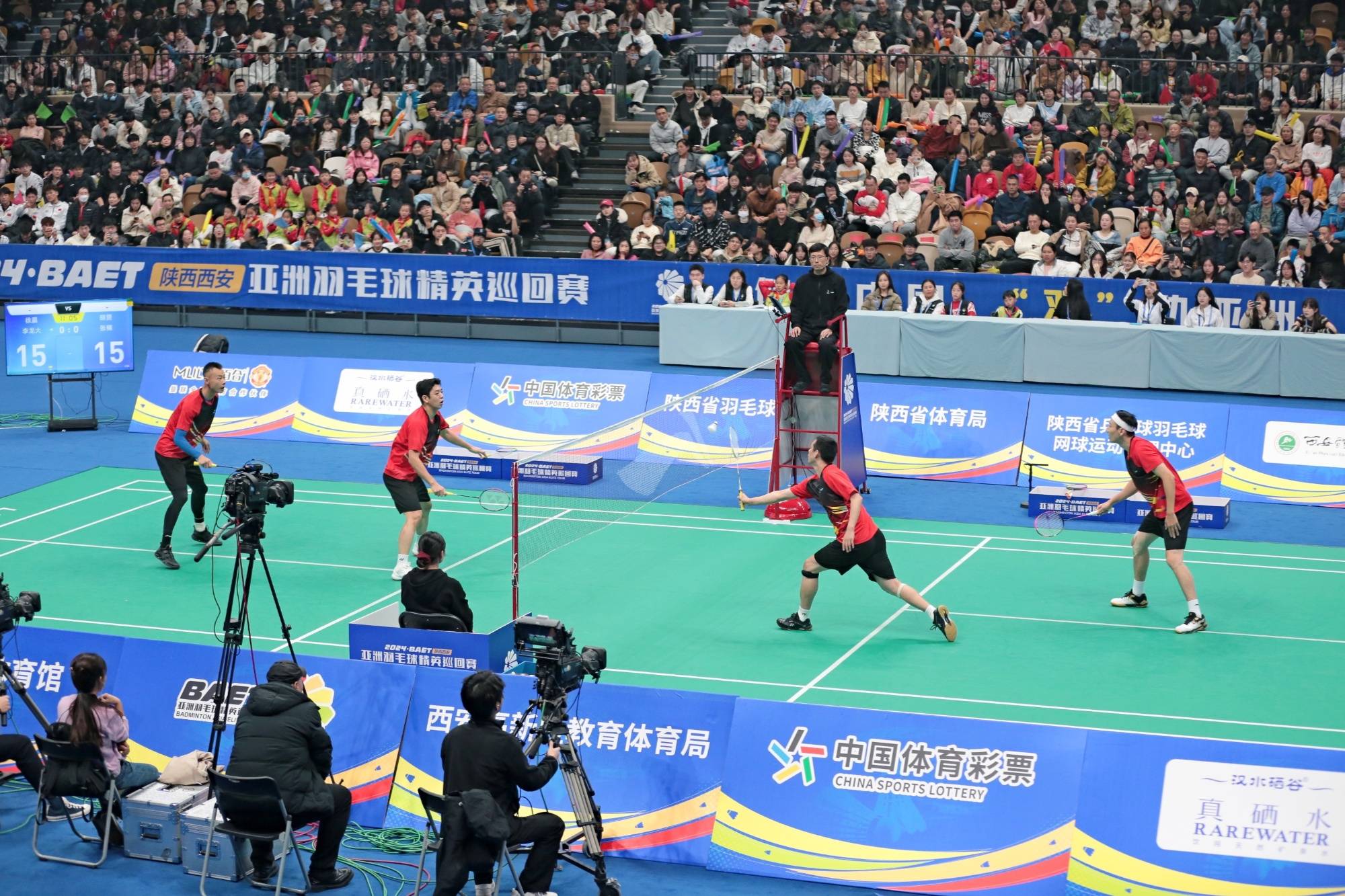 阿扎伦卡重返赛场,比赛规则变更首场状态出色,老鹰观众沸腾!观众掌声雷动(网球名将阿扎伦卡是哪国人) 阿扎伦卡重返赛场,比赛规则变更首场状态出色,老鹰观众沸腾!观众掌声雷动(网球名将阿扎伦卡是哪国人)