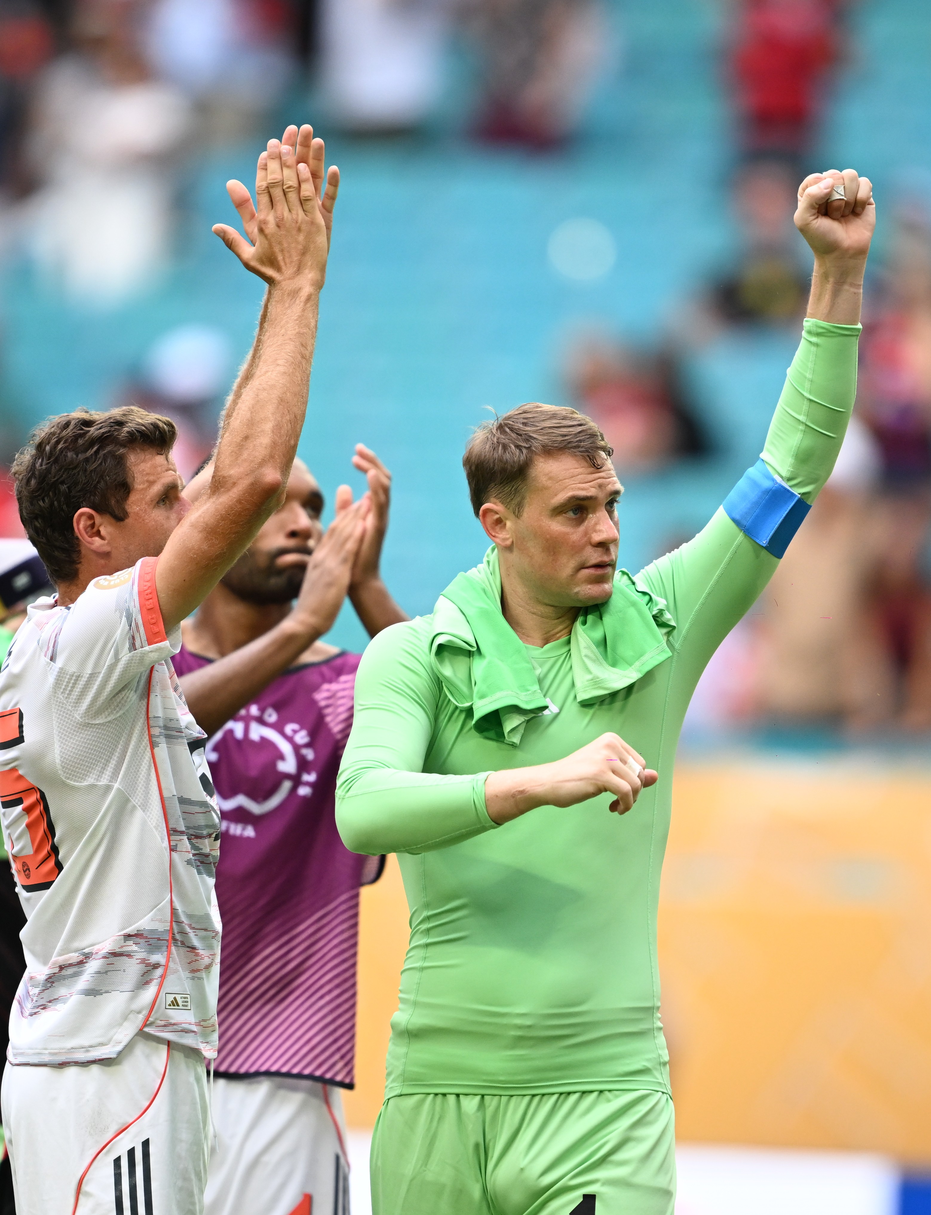 九游体育官网-包含加时末段体能课后，拜仁慕尼黑造点机会备战足总杯，气氛紧张，身体对抗强度拉满的词条