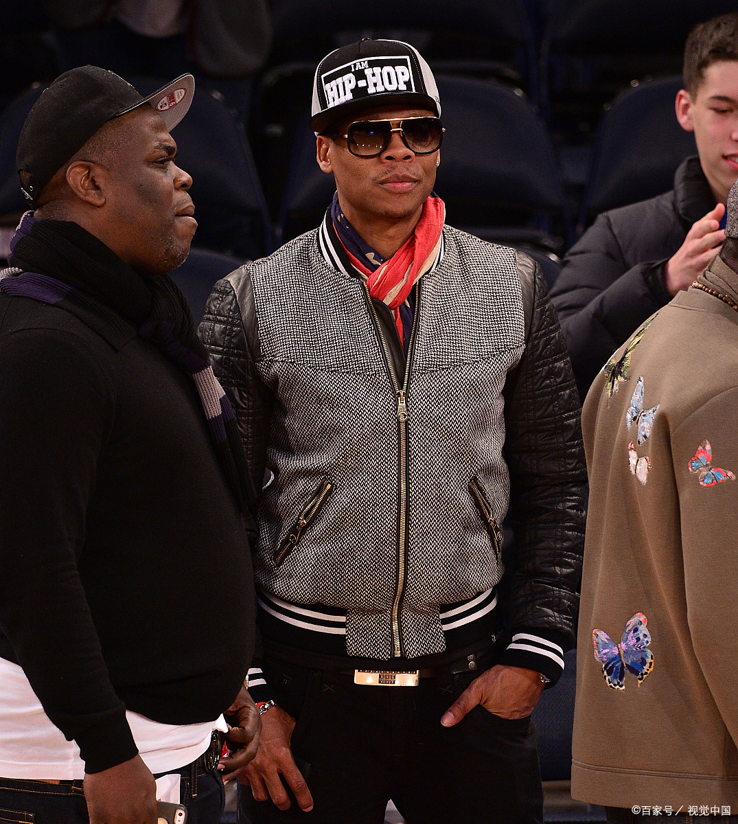 关于纽约尼克斯发布备战花絮；国际比赛日主帅复盘；荷甲任务艰巨；更衣室氛围转暖的信息