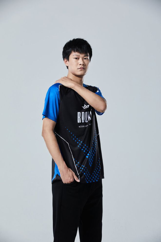 摩纳哥和巴萨20岁中卫法耶接触