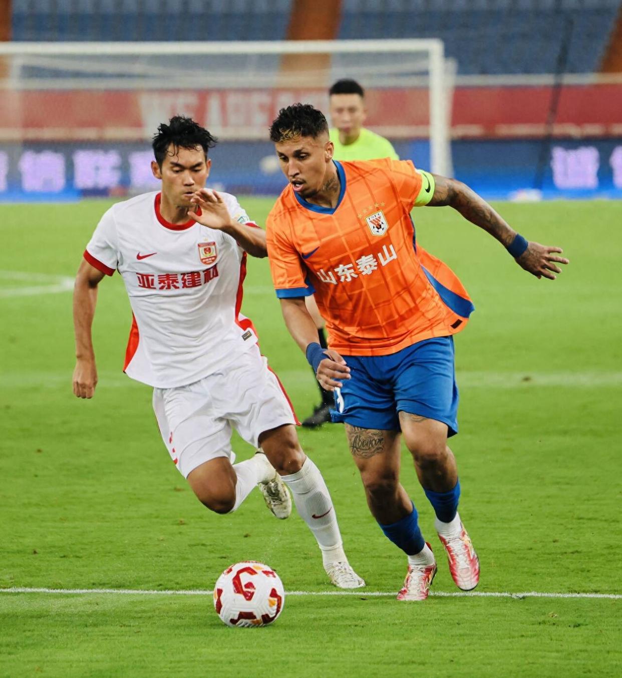 包含国际比赛日NBA总决赛焦点战，山东泰山门线救险，悬念犹存，临场指挥获称赞的词条